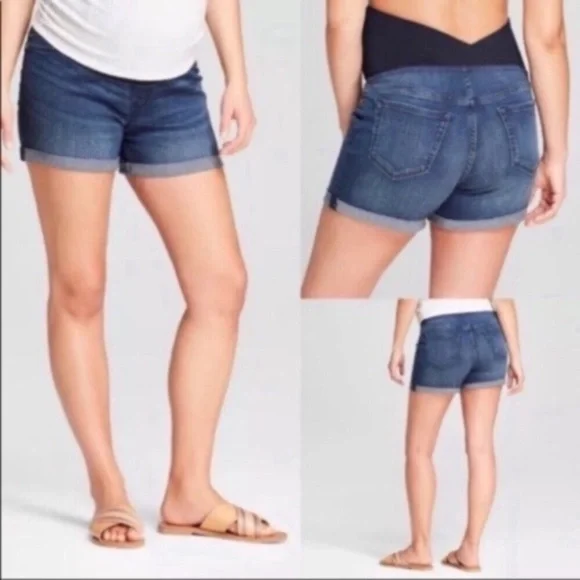 Ingrid & Isabel Maternity MIDI Shorts - Picture 2 of 8